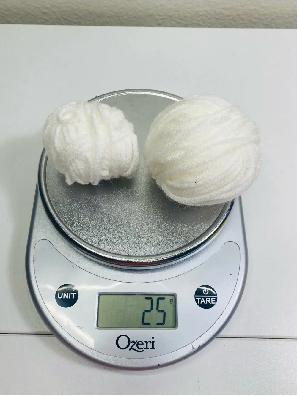 196g / 6.91 oz Assorted Yarn Balls Pack in White, Cream, Yellow, Brown, Black